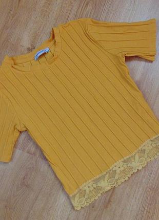 Футболка укороченая c круживом на 10-13 років