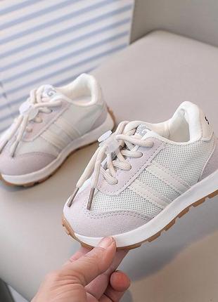 Детские кроссовки