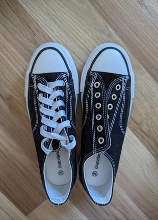 Кеди на високій підошві/на танкетці