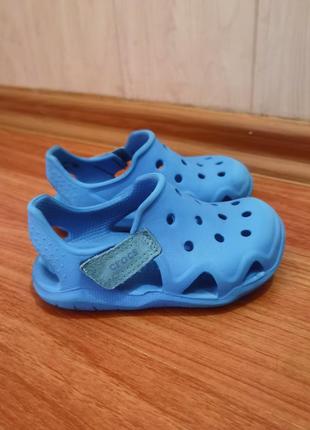 Босоніжки сандалі крокси crocs c73 фото