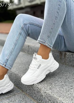 Кросівки білі жіночі