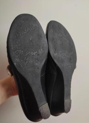 Кожаные туфельки черного цвета с белым обрамлением, стелька 24 см6 фото