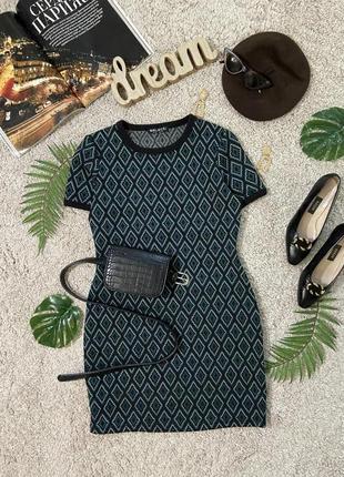 Невероятное плотное платье No262