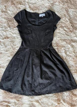 Черное короткое платье