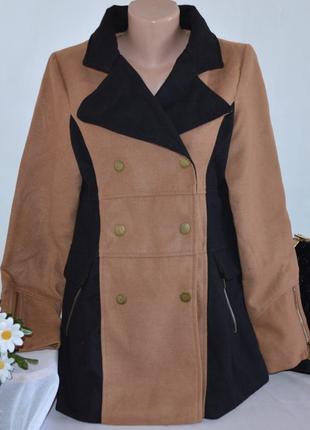Брендовое коричнево-черное демисезонное пальто на заклепках с карманами crafted1 фото