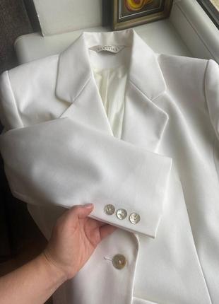 Шикарный белый пиджак classic с пуговками перламутр м-л2 фото