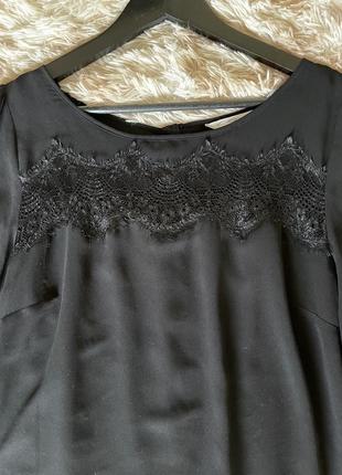 Блуза легкая свободного кроя.