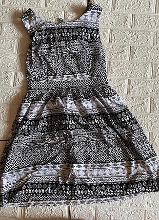 Плаття з відкритою спиною на зав'язках