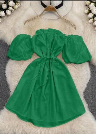 Легкое короткое платье свободного кроя с пояском с открытыми плечами короткие объемные рукава стильное белоснежное чёрное голубое зеленоватое розовое4 фото
