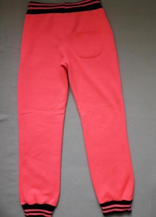 Суперові утеплені яскраво-рожеві спортивні штани з нашивками miss 212 фото