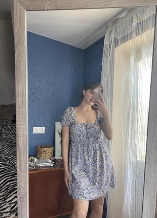 Летнее платье сарафан с открытой спиной в цветочный принт рукава буфы2 фото