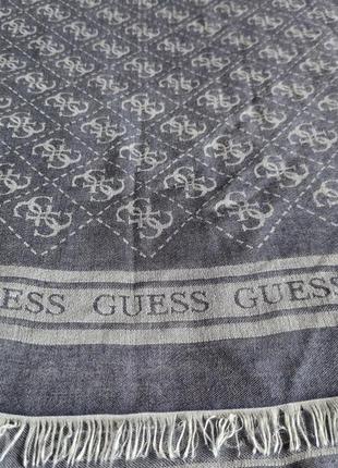 Женский оригинальный шарф платок палантин guess светло серый4 фото