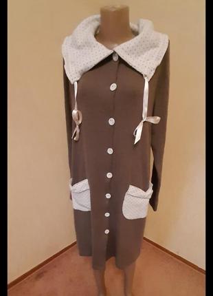 Теплый симпатичный халат на пуговицах у батальном размере.италия.