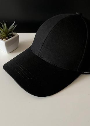 Базова чорна кепка бейсболка