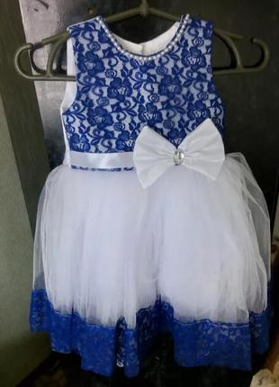 Красиве нарядне плаття для маленької принцеси