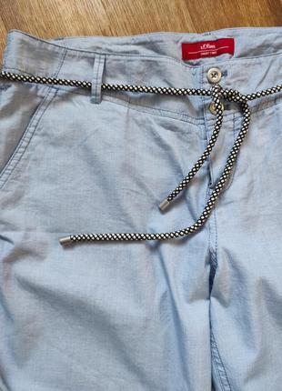 Натуральные голубые чиносы прямые хлопковые брюки с карманами и декоративным поясом от s.oliver5 фото