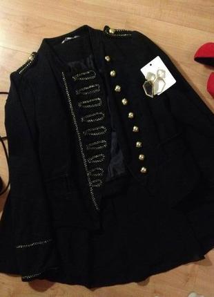 Черный пиджак с вышивкой и золотыми пуговицами2 фото
