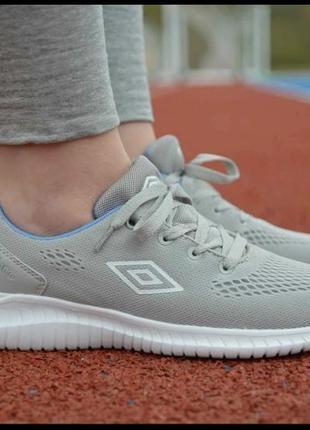 Женские кроссовки для отдыха umbro chass6 фото