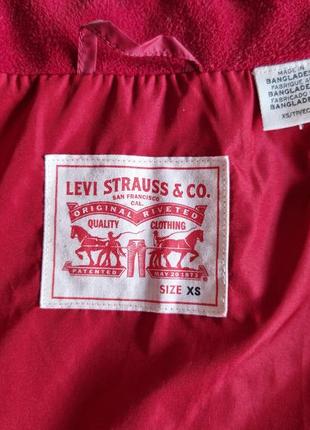 Жіноча стьобана легка утеплена куртка levis8 фото