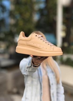 Жіночі кросівки alexander mcqueen low matte beige