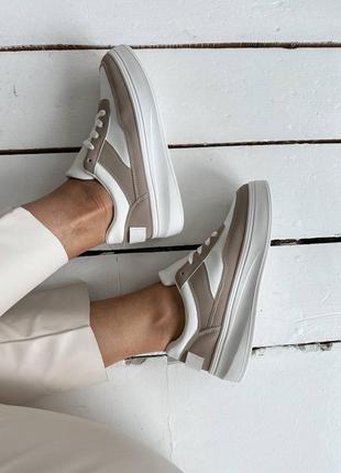 Кросівки жіночі біло сірі1 фото