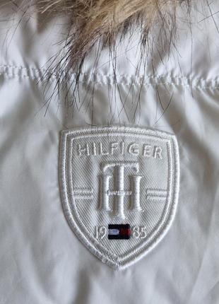 Женская белая жилетка пуховик tommy hilfiger  с капюшоном6 фото