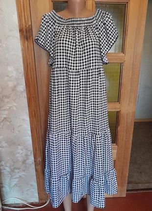 Стильное ярусное черно-белое платье