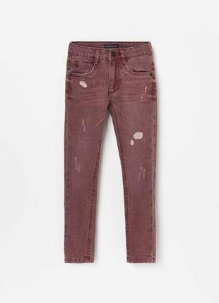 Стильные джинсы для мальчика reserved с потертостями.1 фото