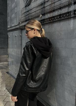 Женская черная куртка - косуха из экокожи4 фото