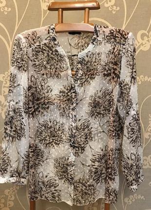 Очень красивая и стильная брендовая блузка в цветах.