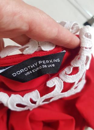 Стильное трикотажное платье с ажурным воротником dorothy perkins7 фото
