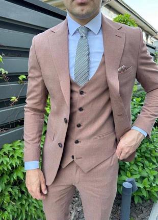 Класичний чоловічий костюм трійка