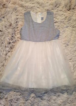 Платье без рукавов