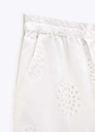 Длинные стильные белые шорты zara, p. s2 фото