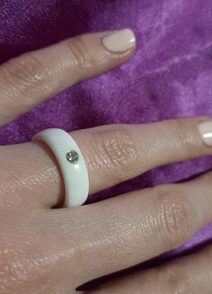 Кольцо керамика, цвет белый, с камушком, камешком, камнем