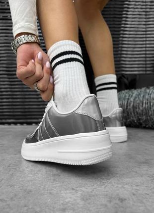 Жіночі сріблясті кросівки2 фото