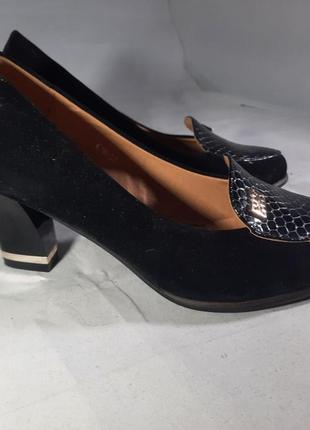 Женские туфли замшевые черные  классические на низком каблуке 37 размер распродажа3 фото