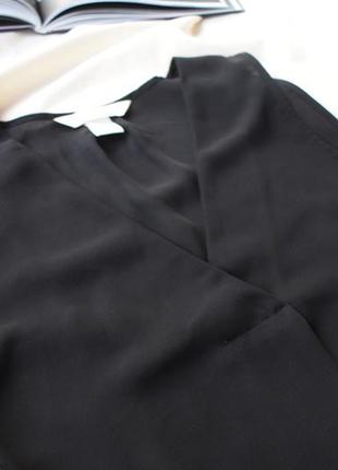 Базова подовжена чорна блуза від h&m v-виріз2 фото