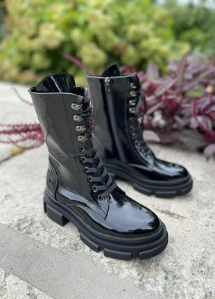 Лаковые черные ботинки женские зимние на шнурках