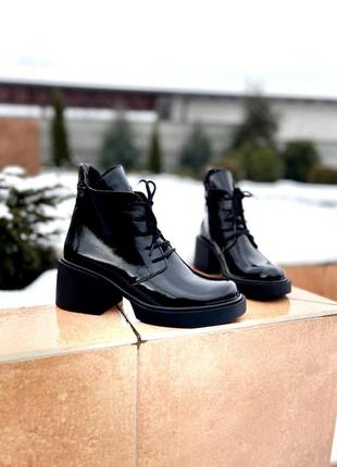 Чорні лакові жіночі черевики на товстому підборі на шнурках 38 розмір2 фото