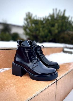 Чорні лакові жіночі черевики на товстому підборі на шнурках 38 розмір3 фото