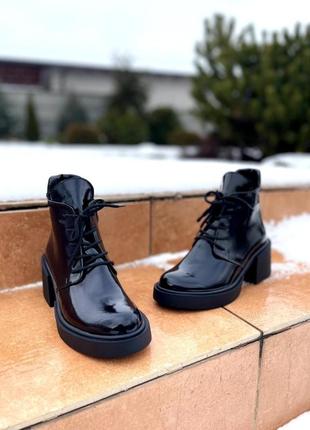 Чорні лакові жіночі черевики на товстому підборі на шнурках 38 розмір5 фото