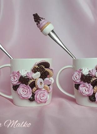 Чашка и ложка с декором в виде сладостей3 фото