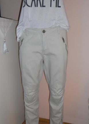 Интересные джинсы terranova  с наколенниками,высокая посадка ,размер s1 фото