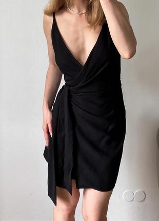 Черное платье комбинация на запах8 фото