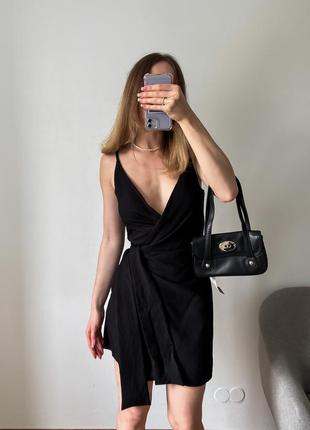 Черное платье комбинация на запах9 фото