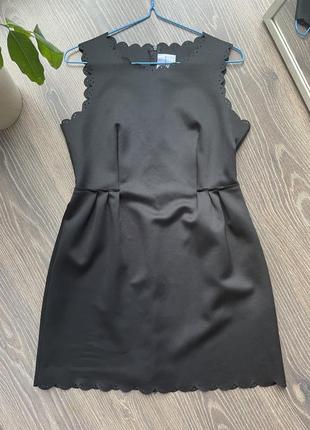 Стильное женское платье черно цвета