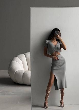 Платье плаття сукня в рубчик зі зборкою з розрізом