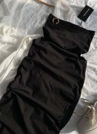 Черное базовое платье миди prettylittlething5 фото