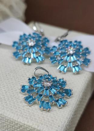 Позолоченный набор с голубыми кристаллами2 фото